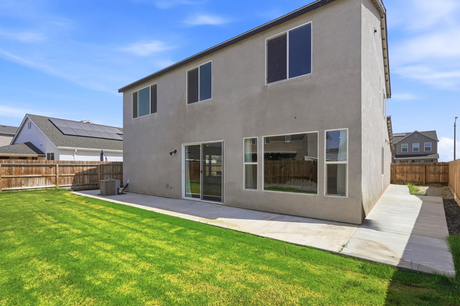 527 Vanderbilt Dr, Lemoore, CA 93245