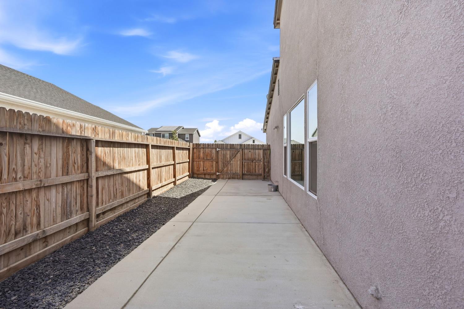 527 Vanderbilt Dr, Lemoore, CA 93245