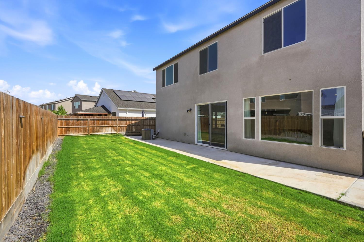 527 Vanderbilt Dr, Lemoore, CA 93245