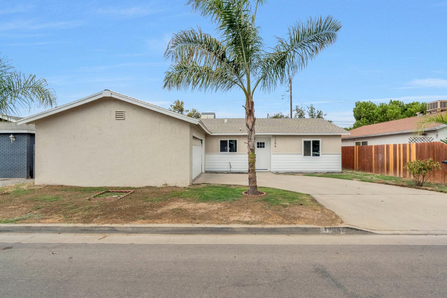 1206 S 12Th Ave, Hanford, CA 93230