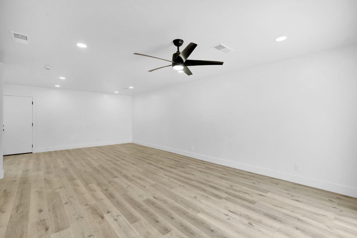 1206 S 12Th Ave, Hanford, CA 93230