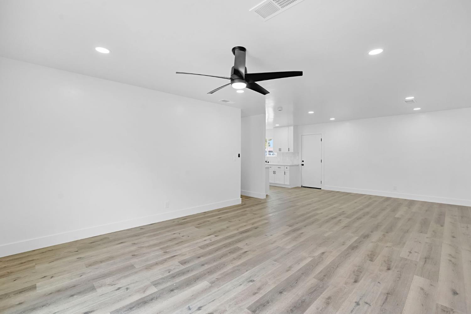 1206 S 12Th Ave, Hanford, CA 93230