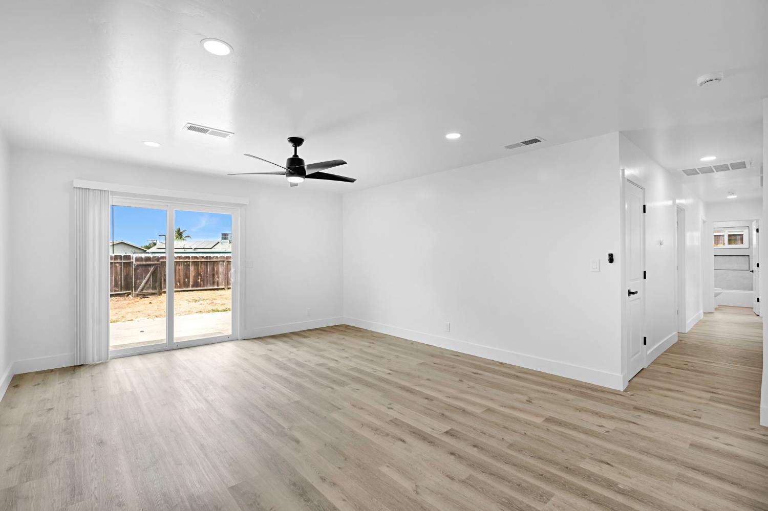 1206 S 12Th Ave, Hanford, CA 93230