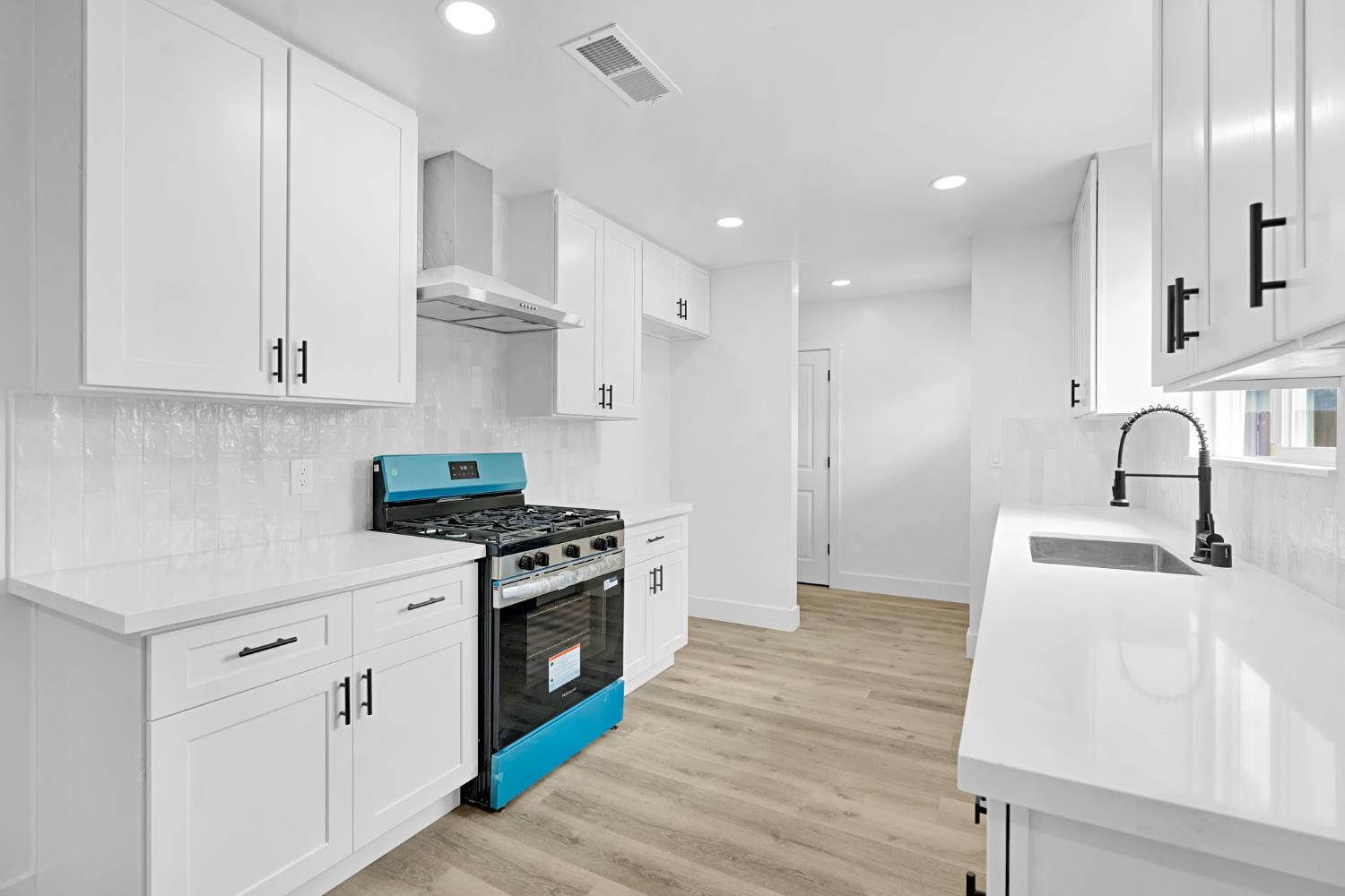 1206 S 12Th Ave, Hanford, CA 93230