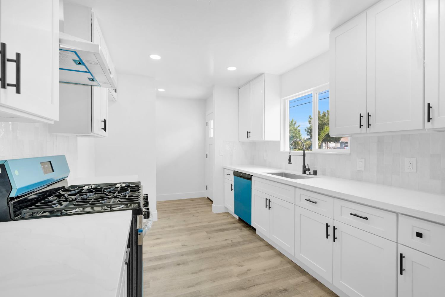 1206 S 12Th Ave, Hanford, CA 93230