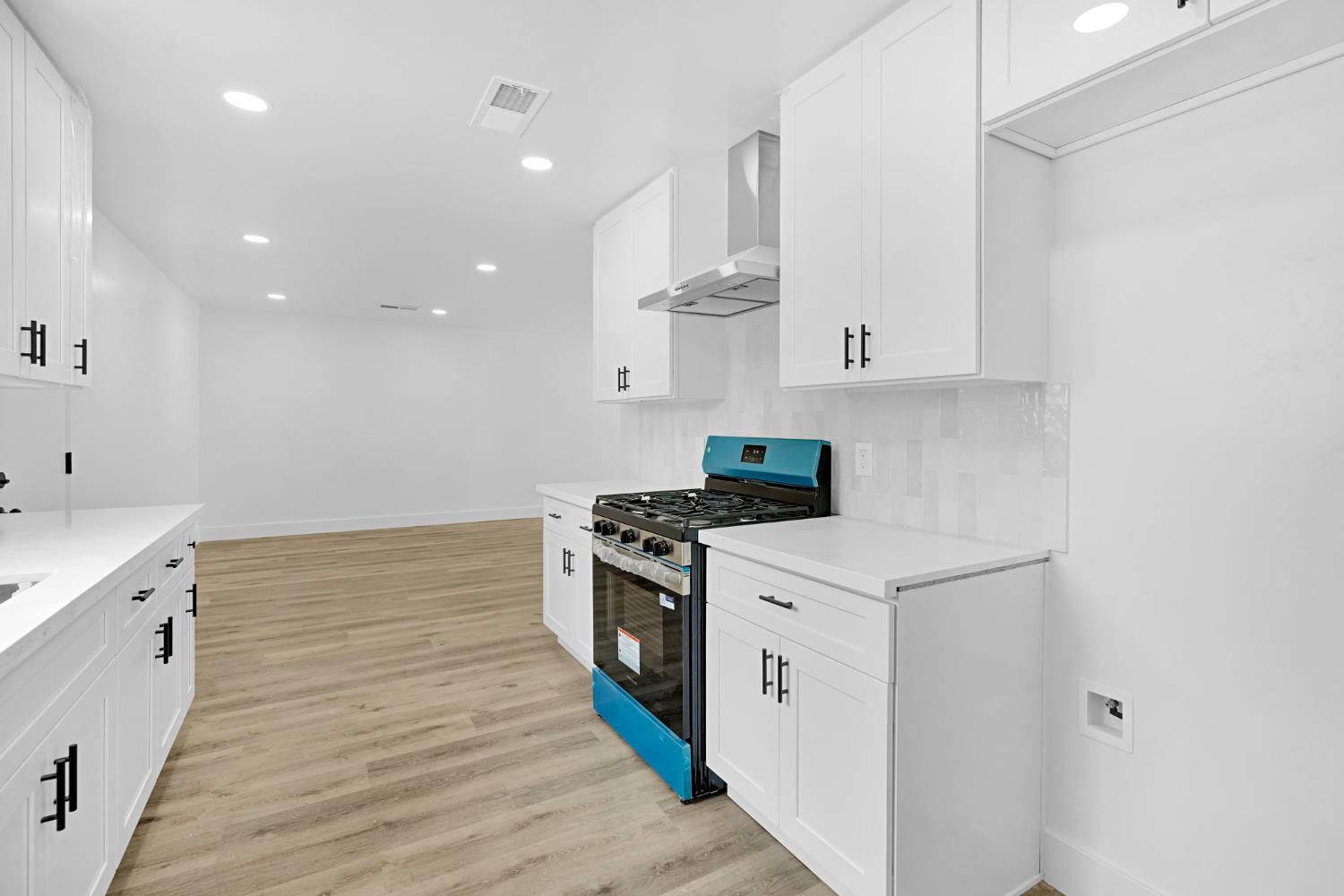 1206 S 12Th Ave, Hanford, CA 93230
