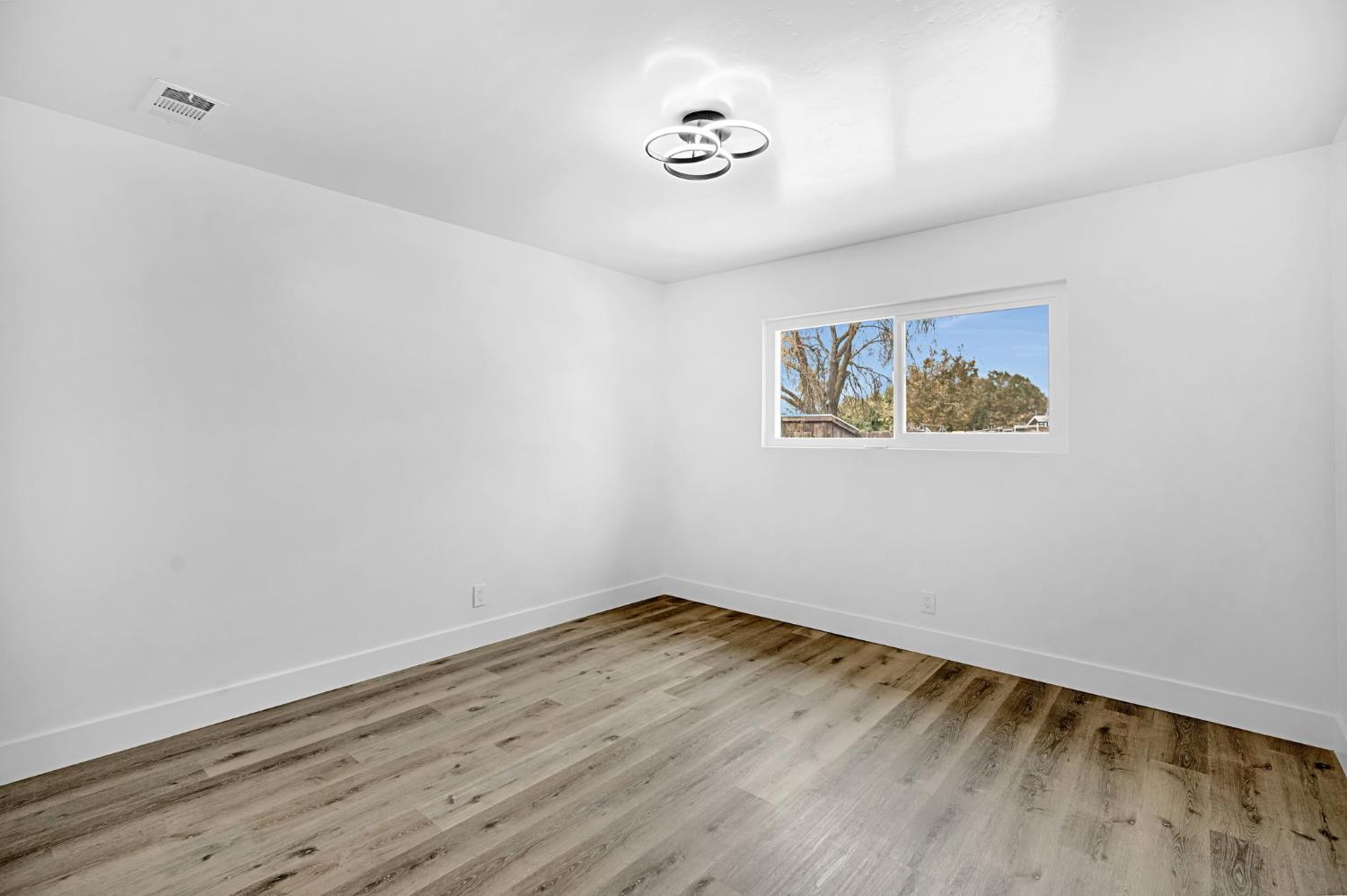 1206 S 12Th Ave, Hanford, CA 93230
