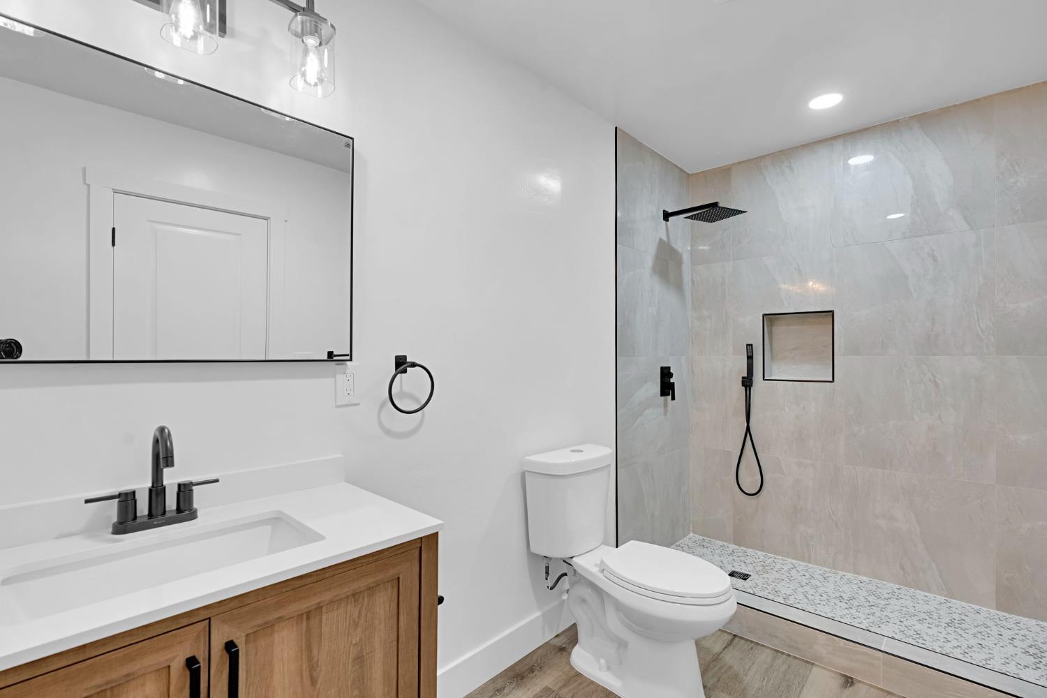 1206 S 12Th Ave, Hanford, CA 93230