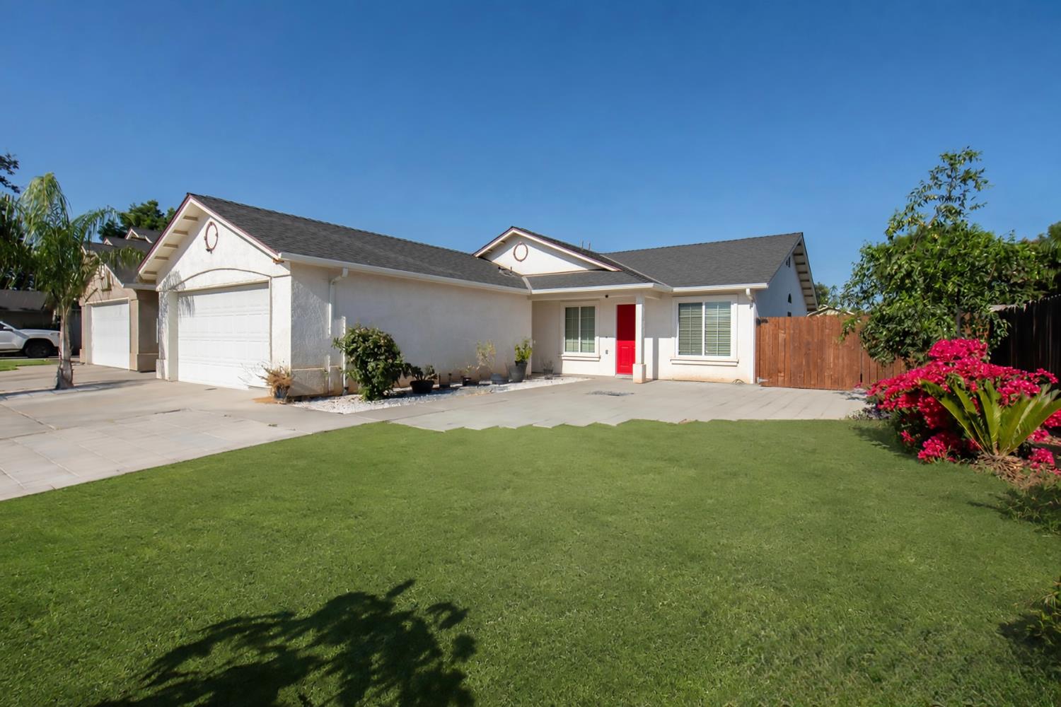 2366 S Sabre Ave, Fresno, CA 93727