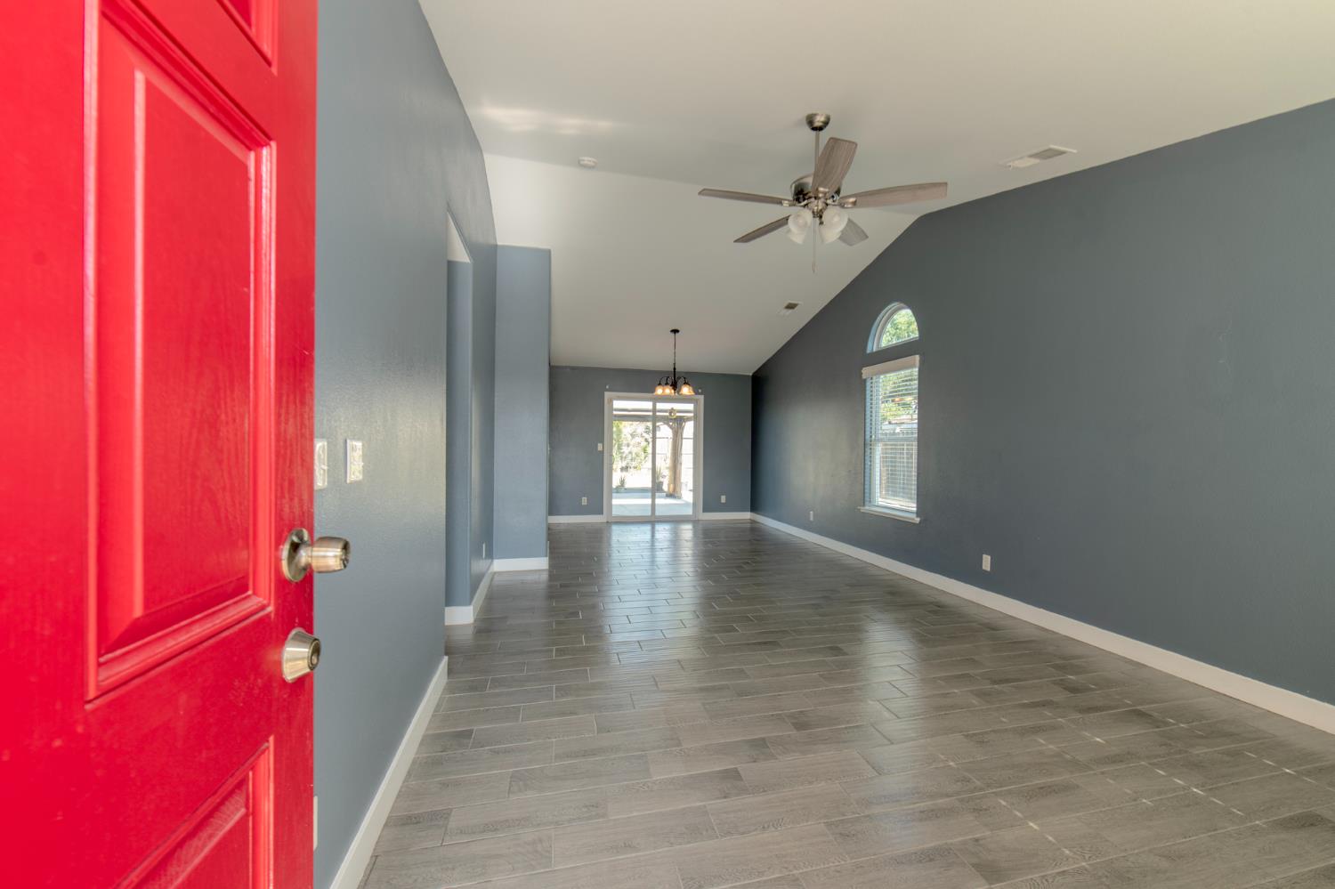 2366 S Sabre Ave, Fresno, CA 93727