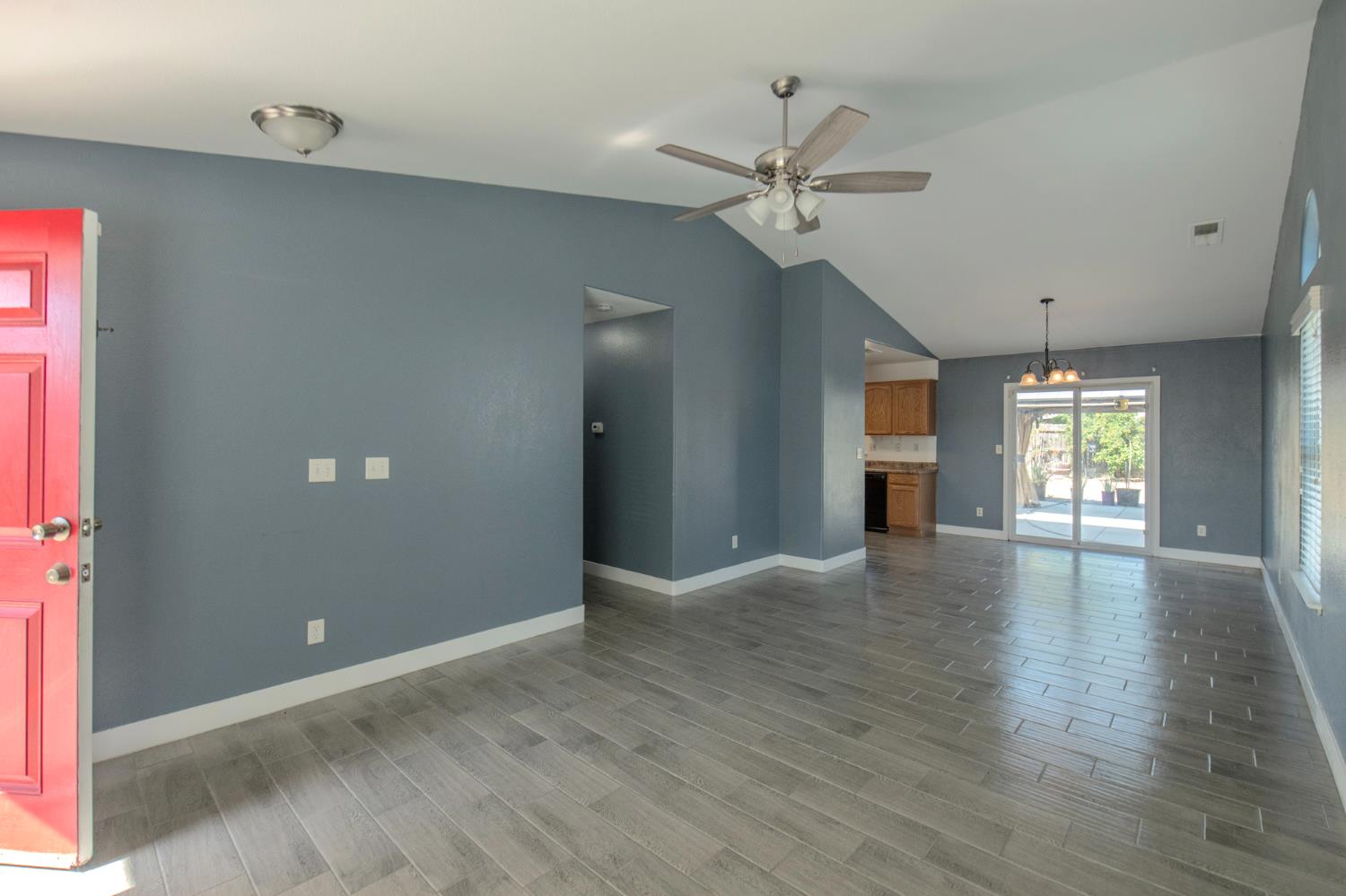 2366 S Sabre Ave, Fresno, CA 93727