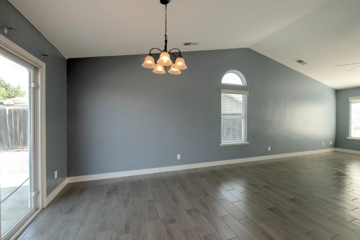 2366 S Sabre Ave, Fresno, CA 93727