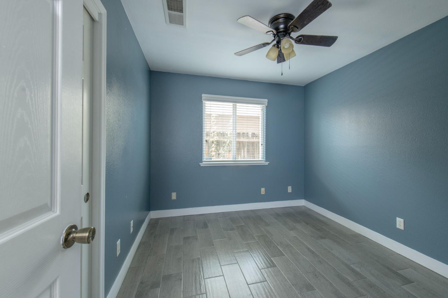 2366 S Sabre Ave, Fresno, CA 93727
