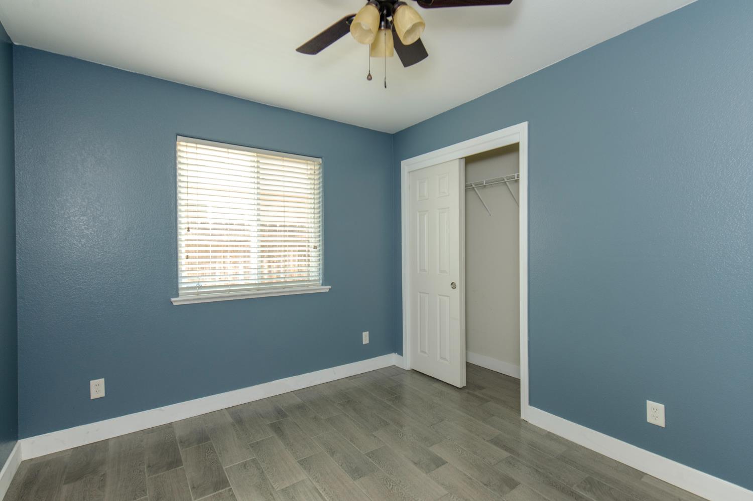 2366 S Sabre Ave, Fresno, CA 93727