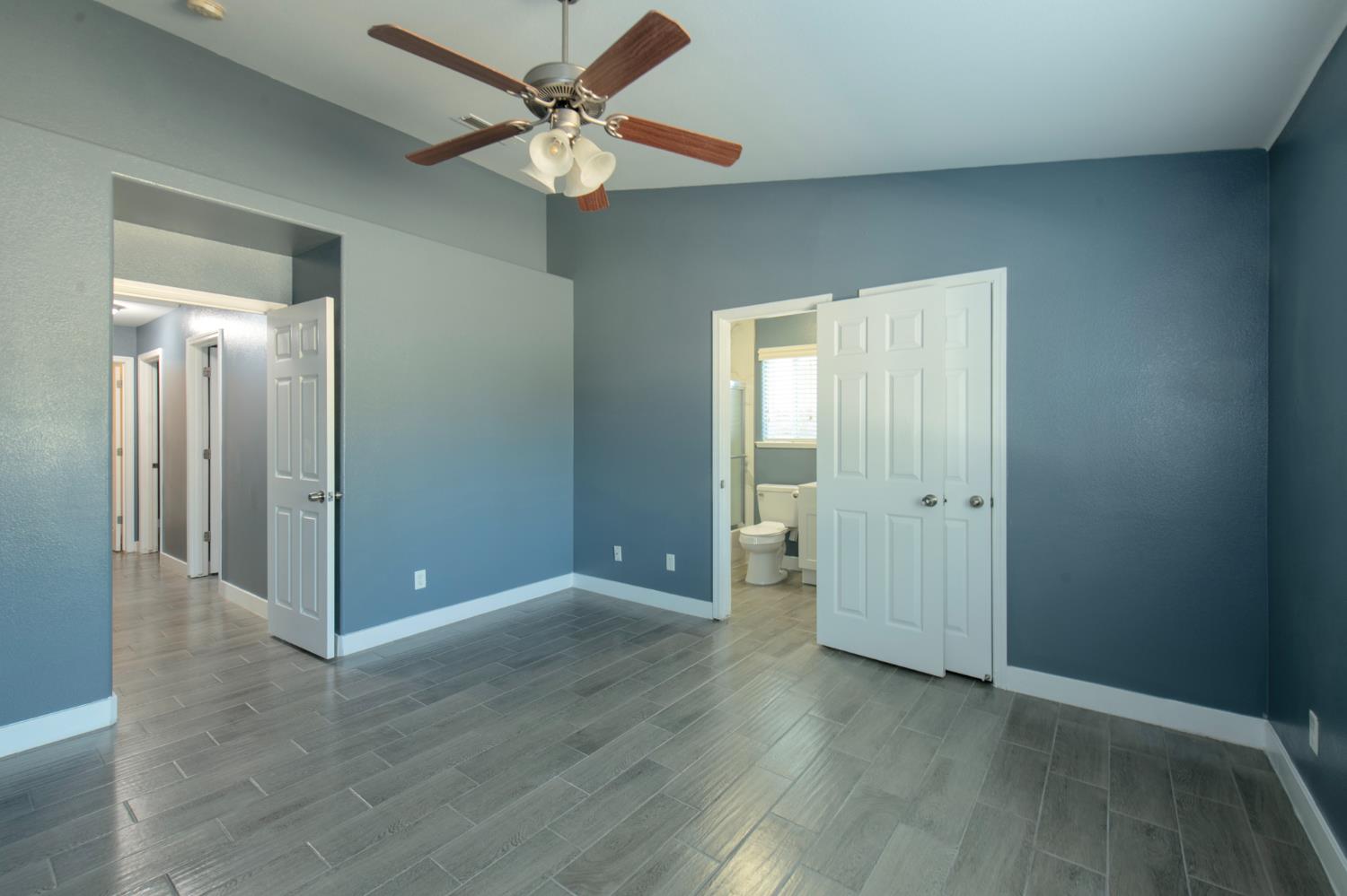 2366 S Sabre Ave, Fresno, CA 93727
