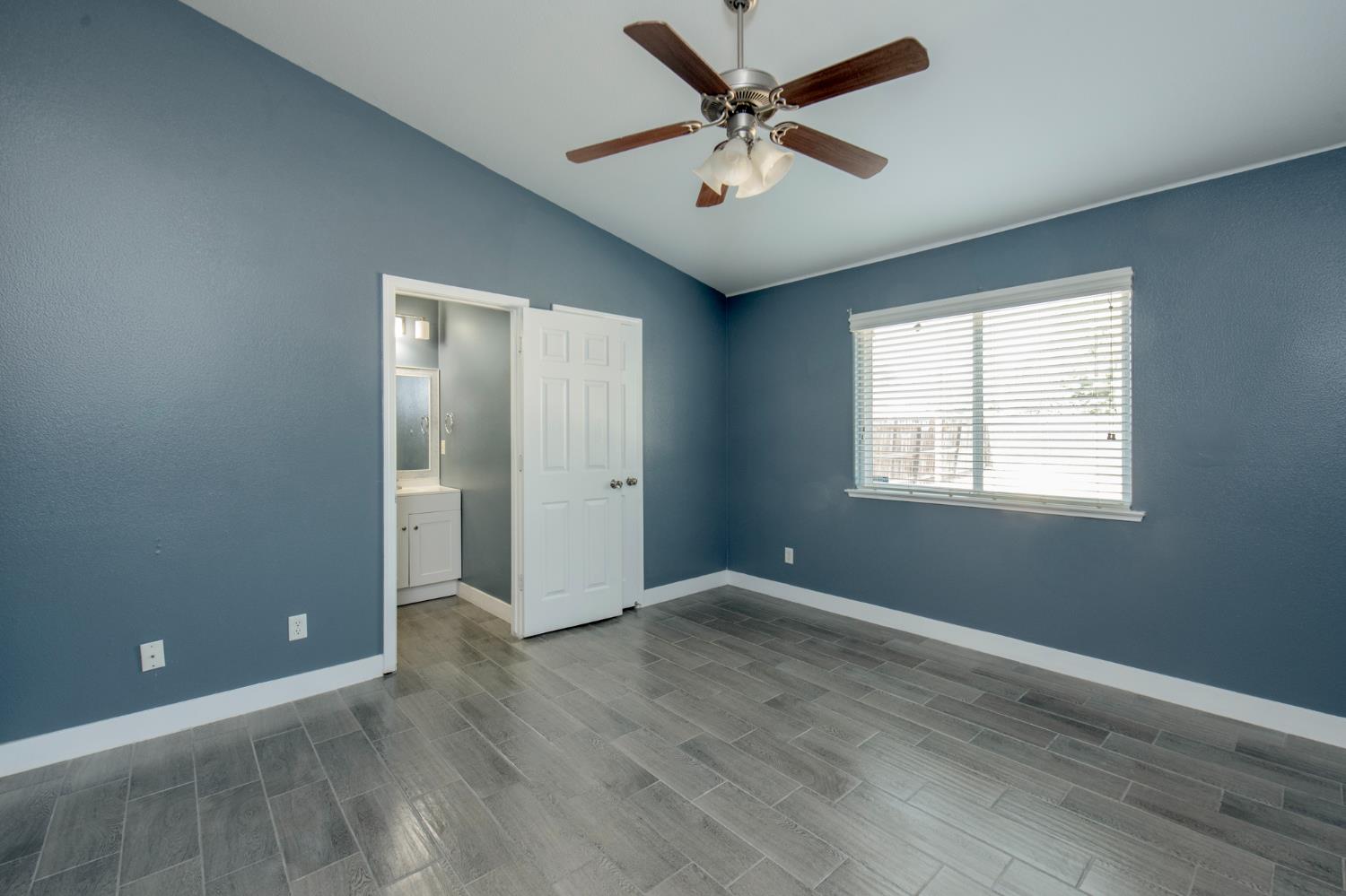 2366 S Sabre Ave, Fresno, CA 93727