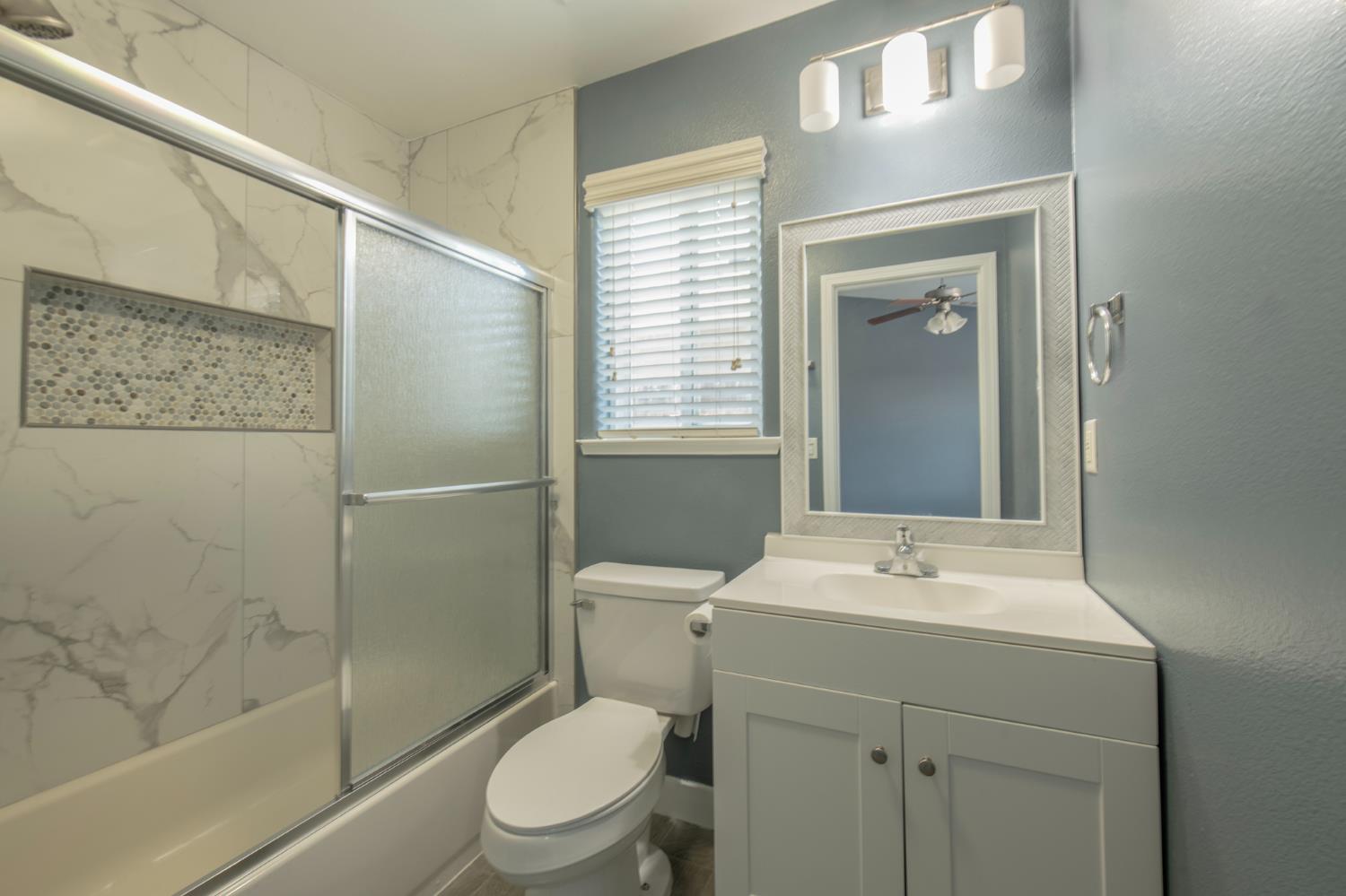 2366 S Sabre Ave, Fresno, CA 93727
