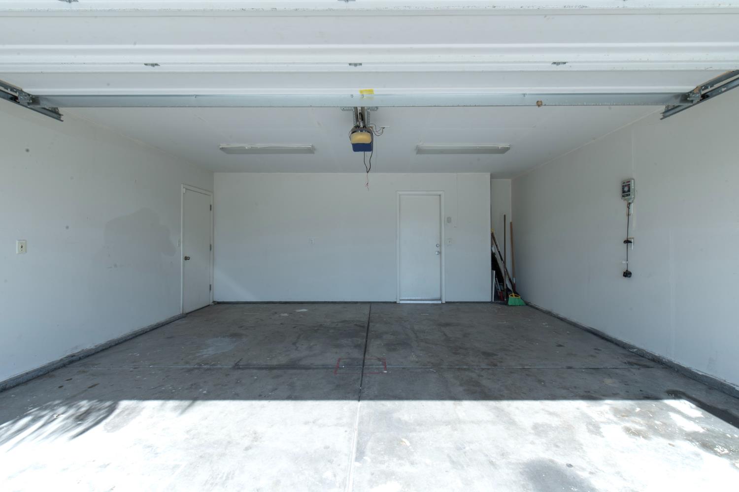 2366 S Sabre Ave, Fresno, CA 93727