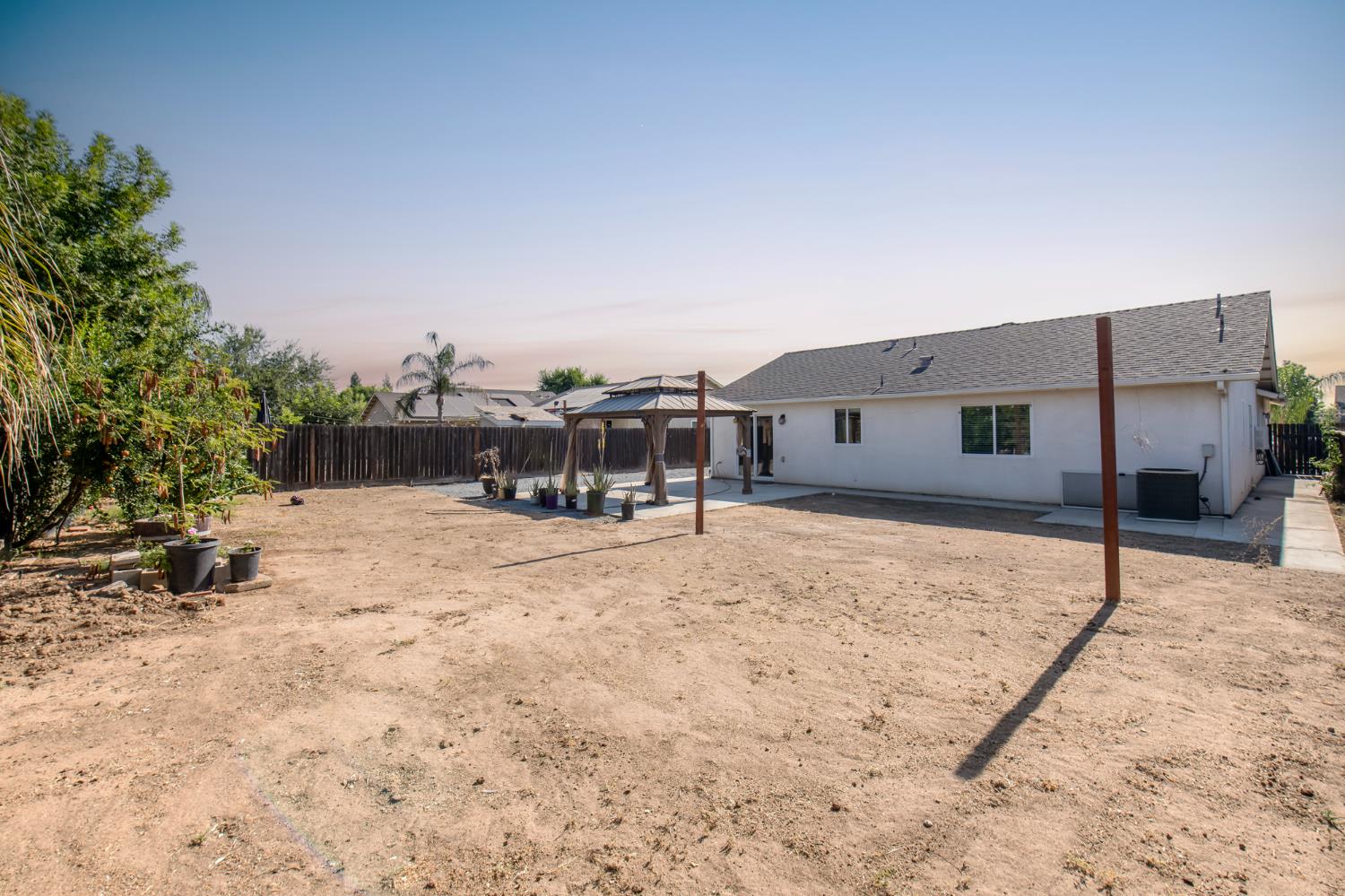 2366 S Sabre Ave, Fresno, CA 93727