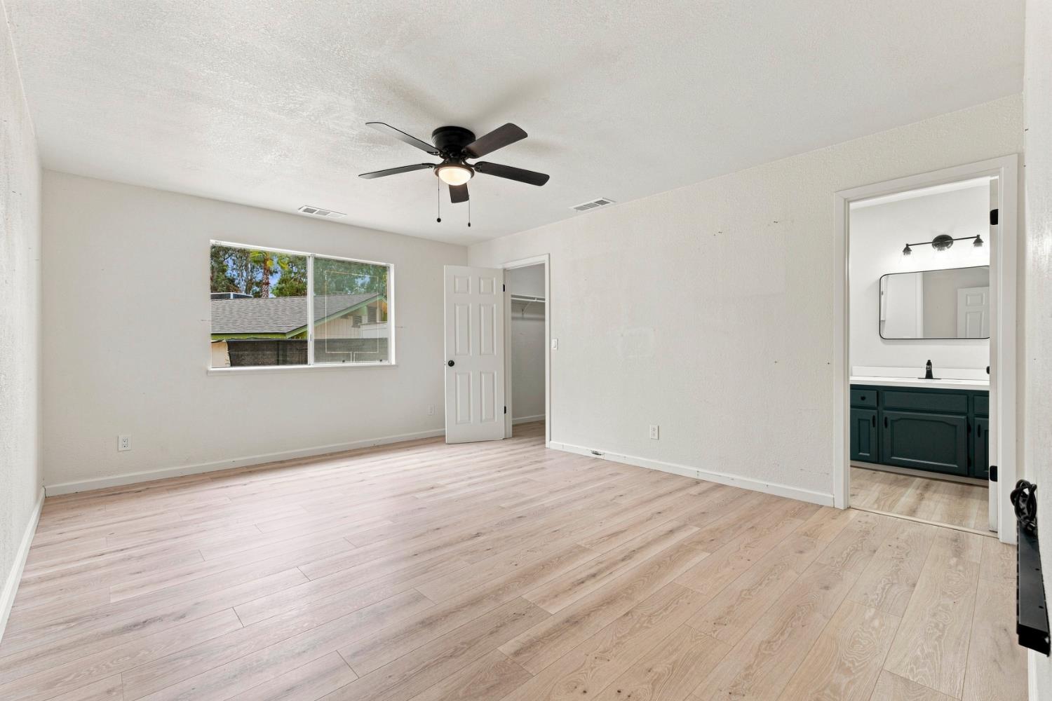 36080 Montrose Pl, Madera, CA 93636
