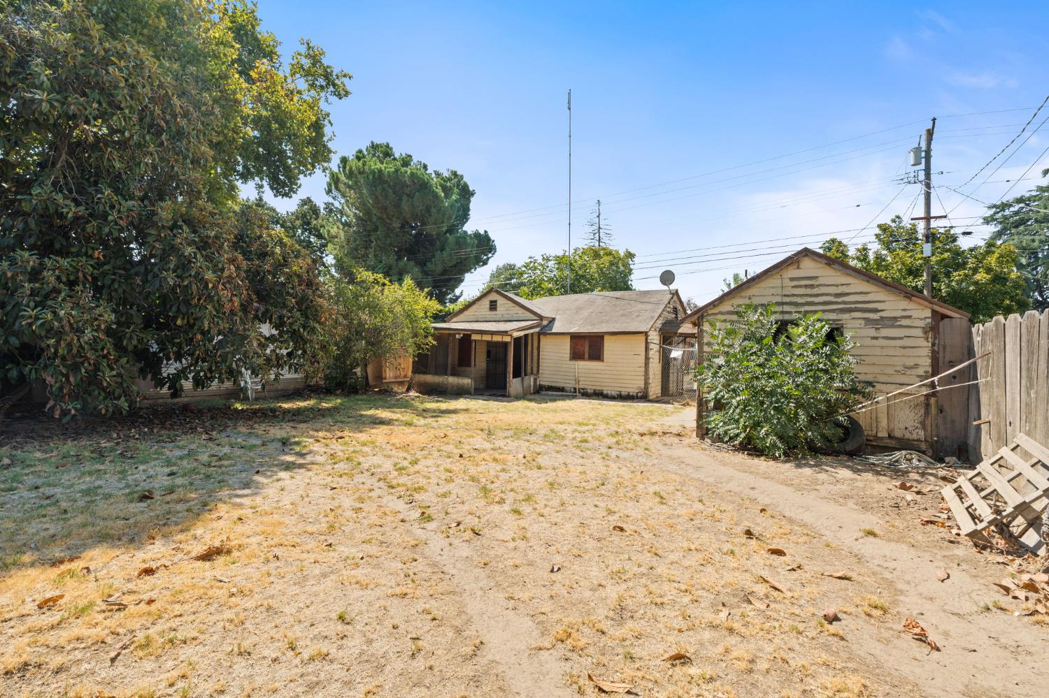 242 W 28th St, Merced, CA 95340