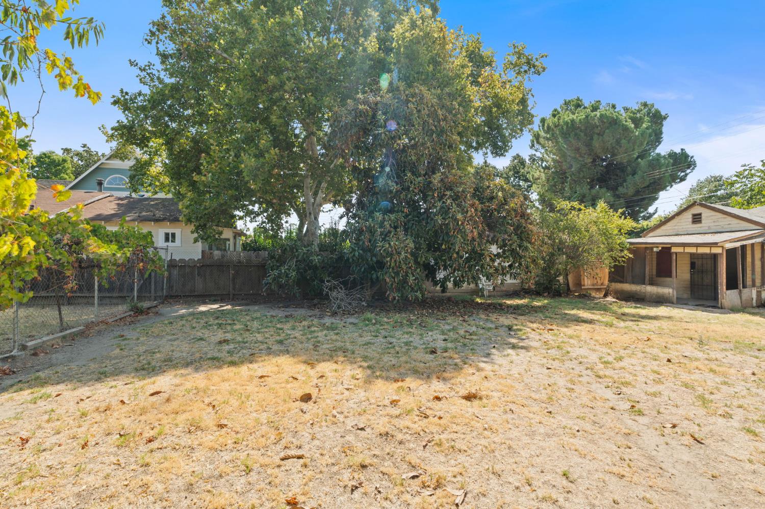 242 W 28th St, Merced, CA 95340