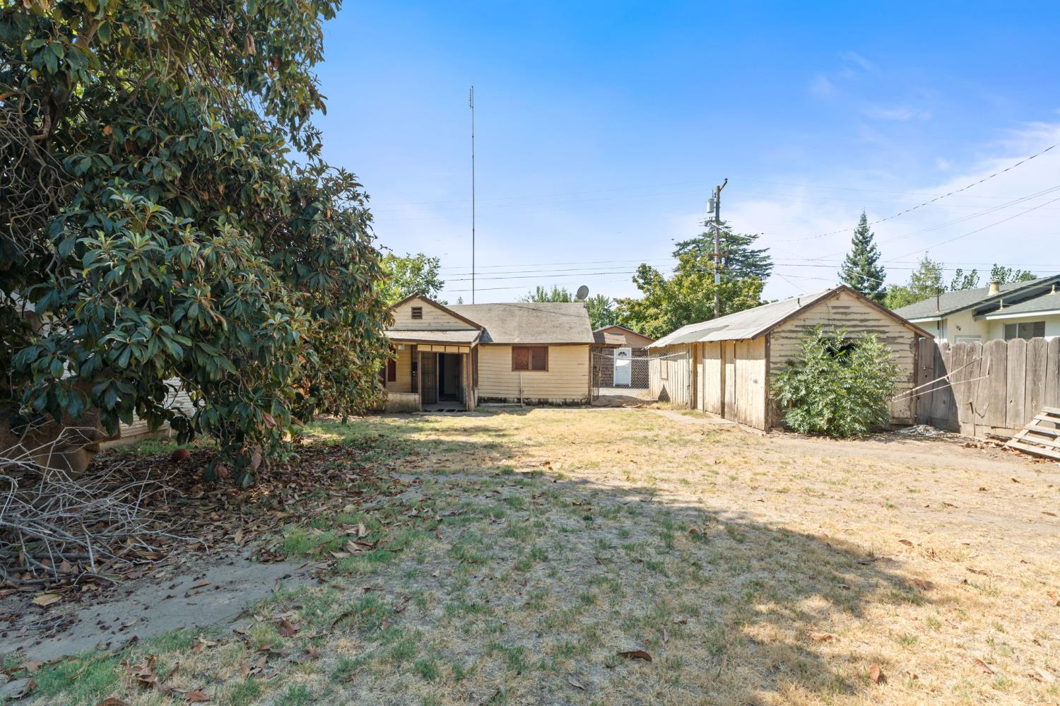 242 W 28th St, Merced, CA 95340