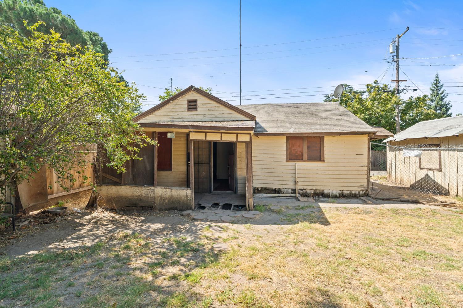 242 W 28th St, Merced, CA 95340