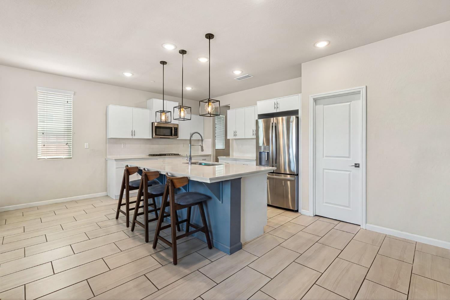 989 Spring St W, Madera, CA 93636