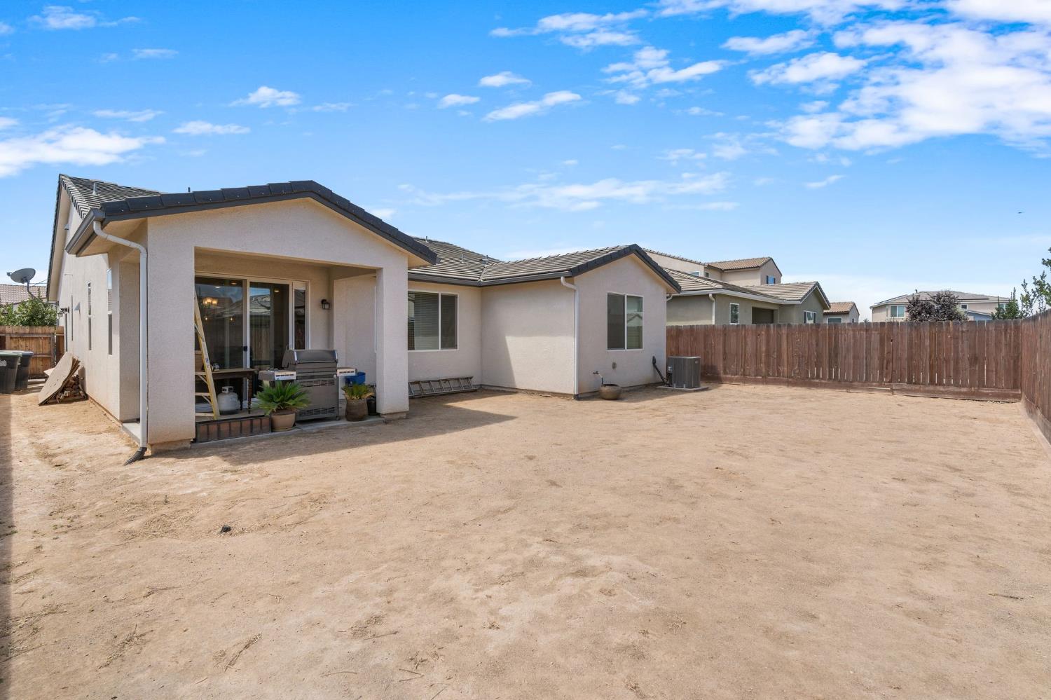 989 Spring St W, Madera, CA 93636