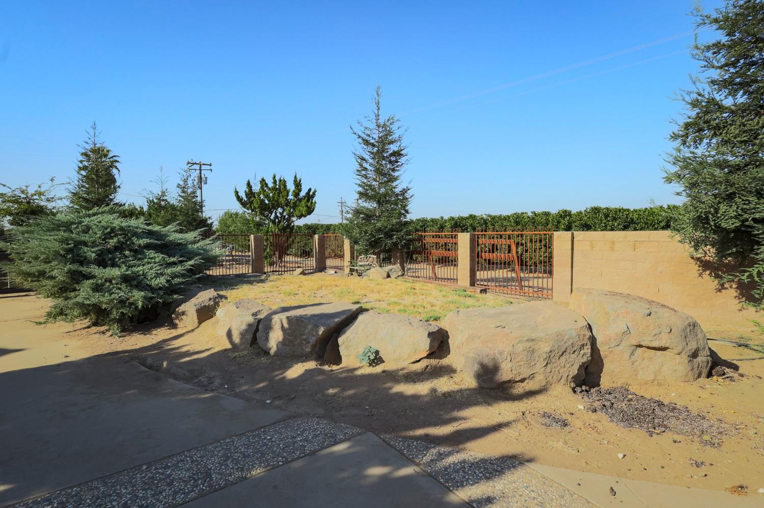 12612 Avenue 392, Cutler, CA 93615