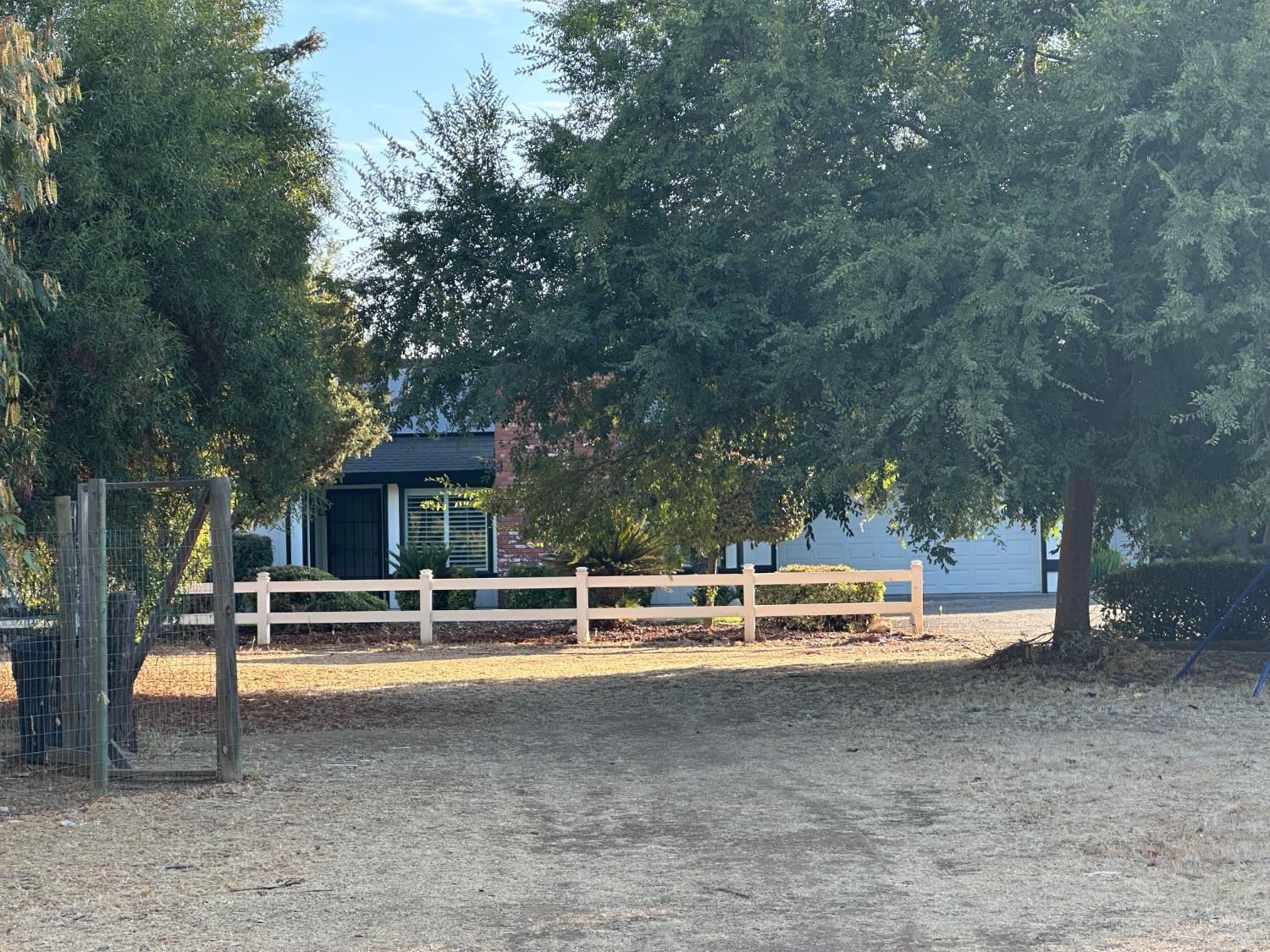 3496 N Academy Ave, Sanger, CA 93657