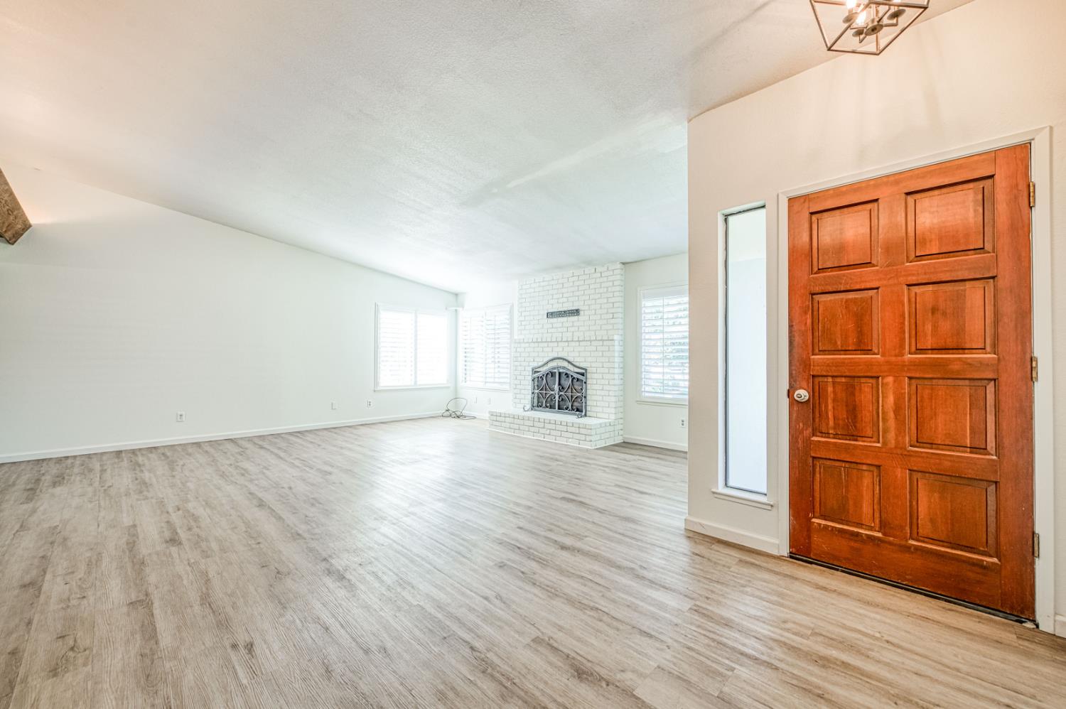 3496 N Academy Ave, Sanger, CA 93657