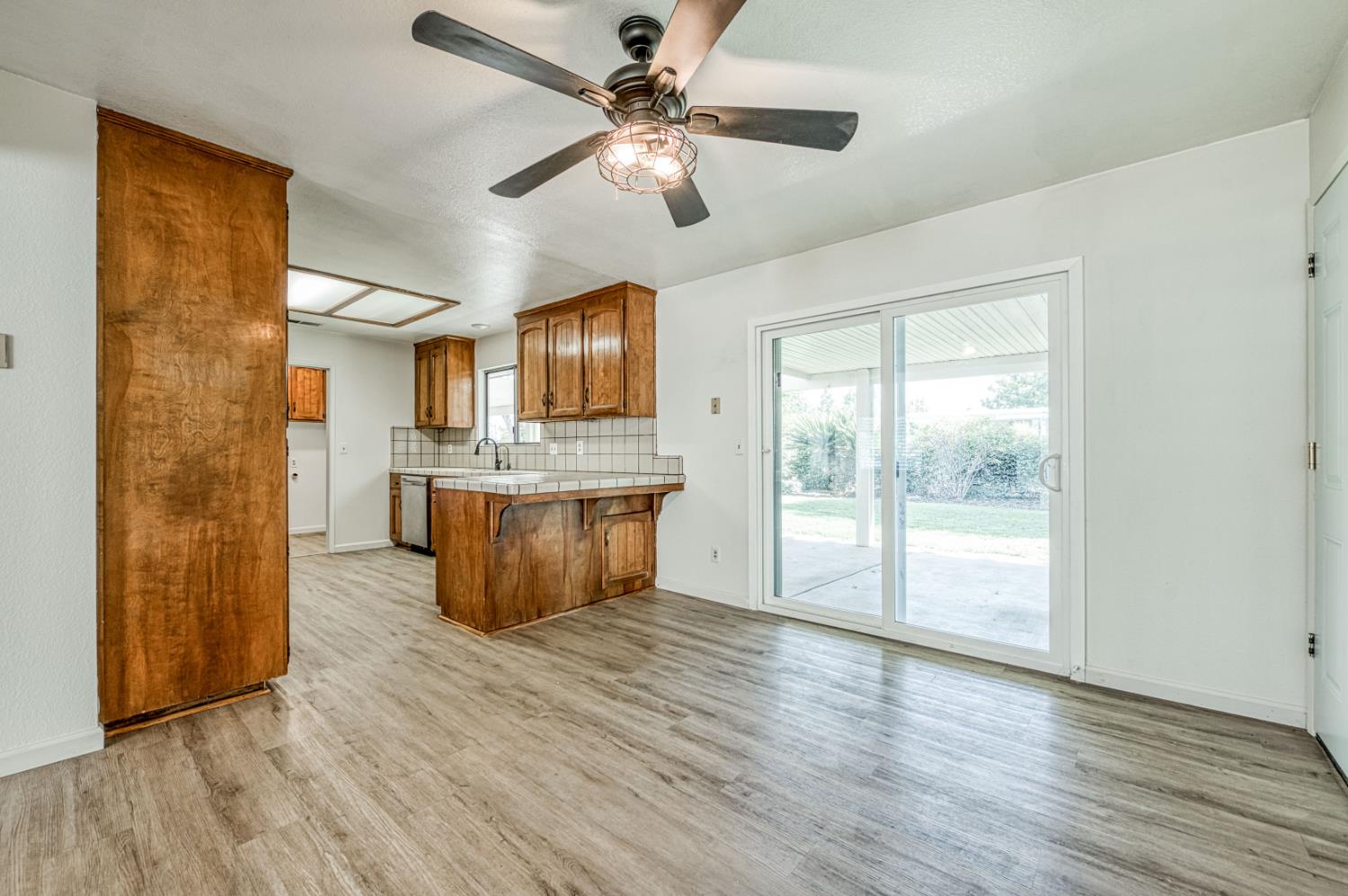 3496 N Academy Ave, Sanger, CA 93657
