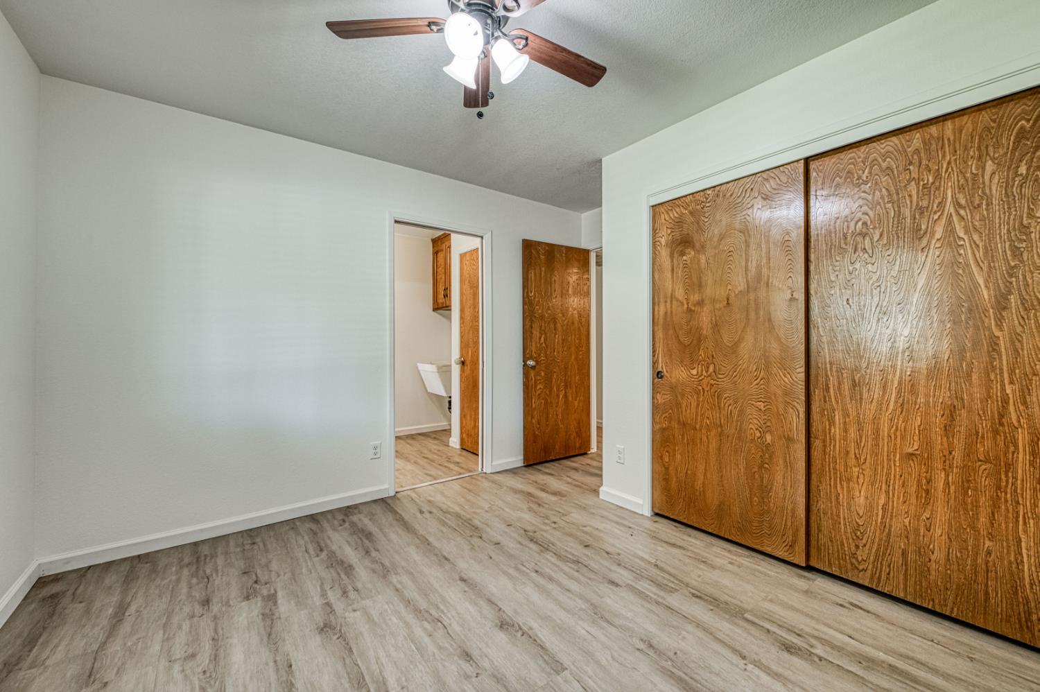 3496 N Academy Ave, Sanger, CA 93657