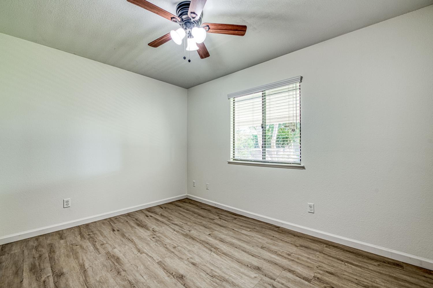 3496 N Academy Ave, Sanger, CA 93657
