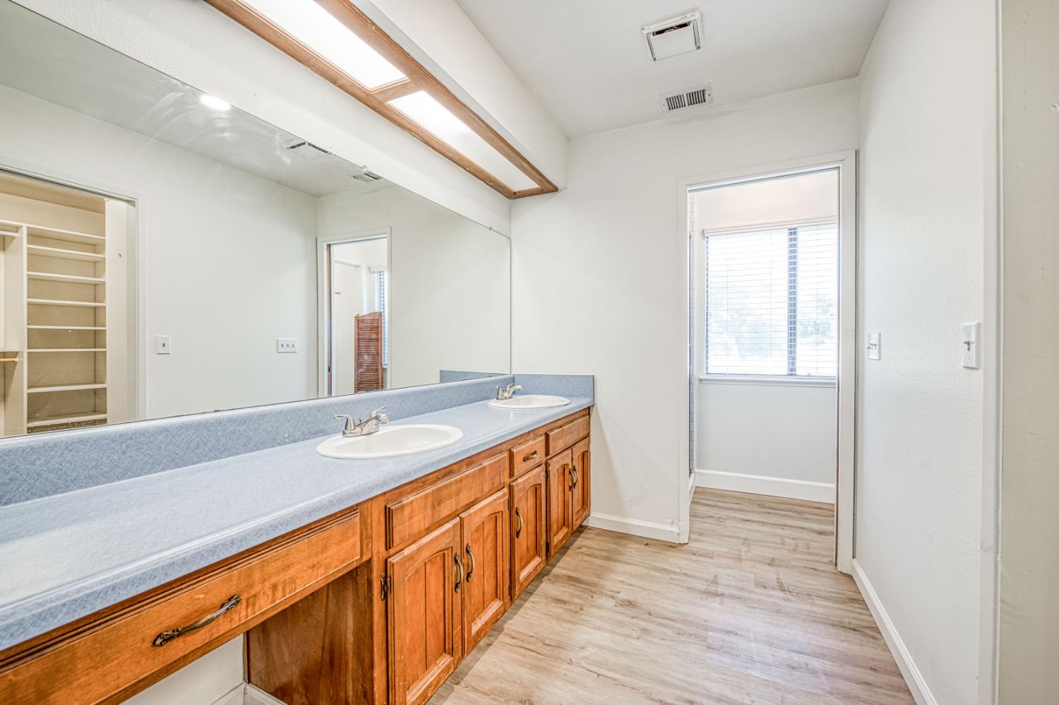 3496 N Academy Ave, Sanger, CA 93657