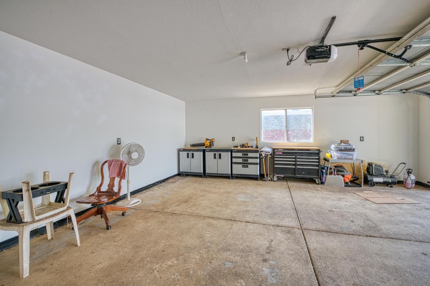 3496 N Academy Ave, Sanger, CA 93657