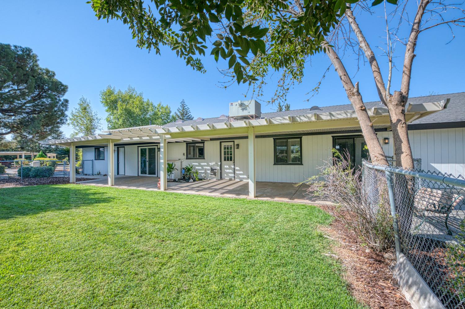 3496 N Academy Ave, Sanger, CA 93657