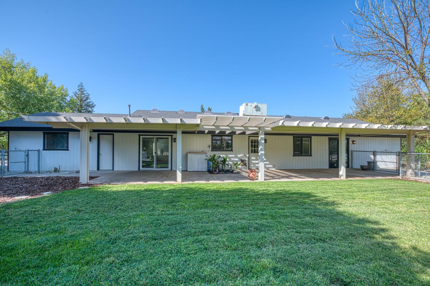 3496 N Academy Ave, Sanger, CA 93657
