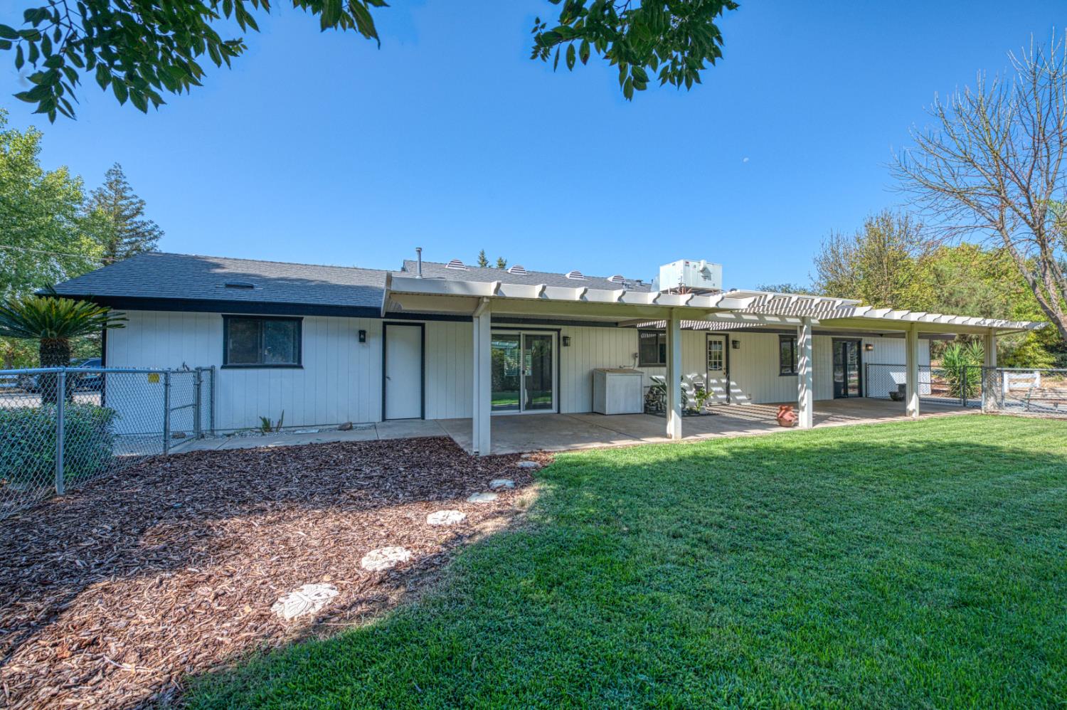 3496 N Academy Ave, Sanger, CA 93657