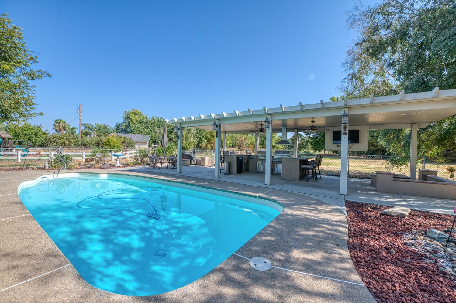 3496 N Academy Ave, Sanger, CA 93657