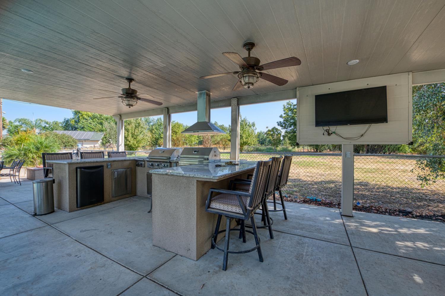 3496 N Academy Ave, Sanger, CA 93657