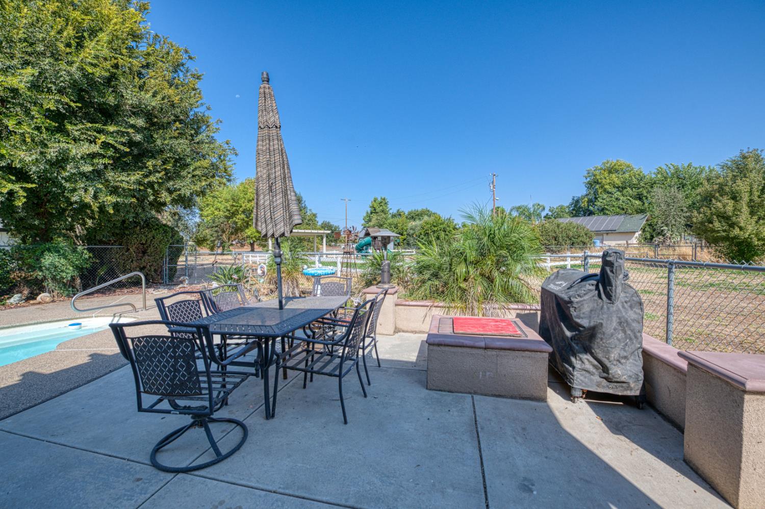 3496 N Academy Ave, Sanger, CA 93657