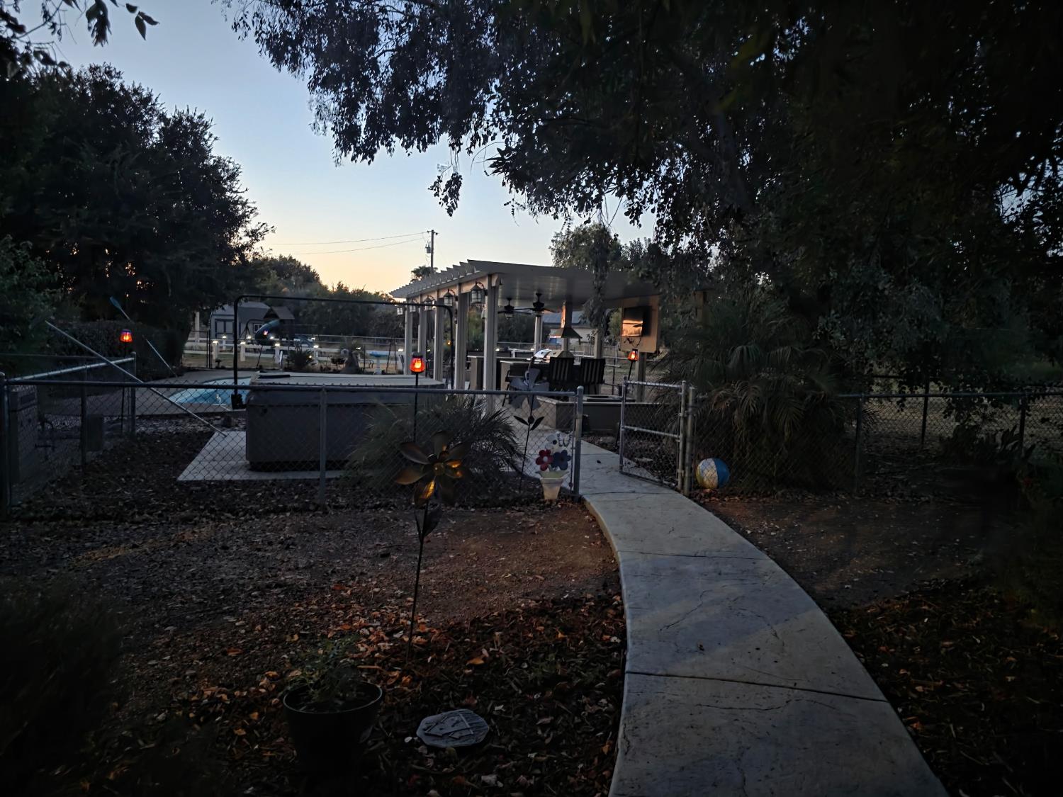 3496 N Academy Ave, Sanger, CA 93657