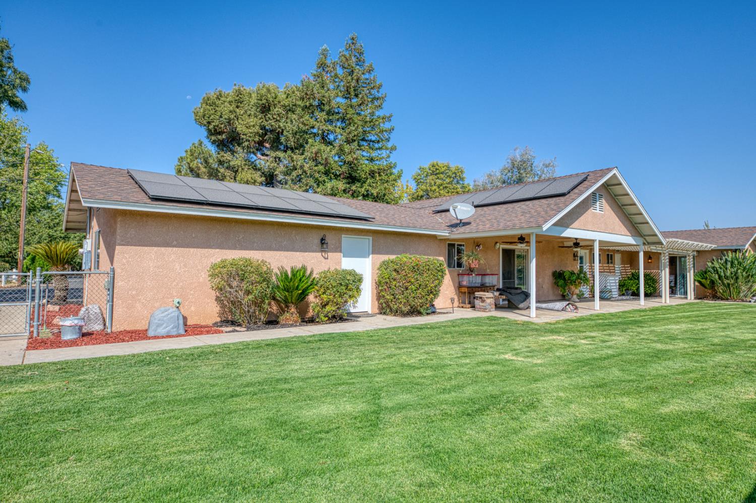 3496 N Academy Ave, Sanger, CA 93657