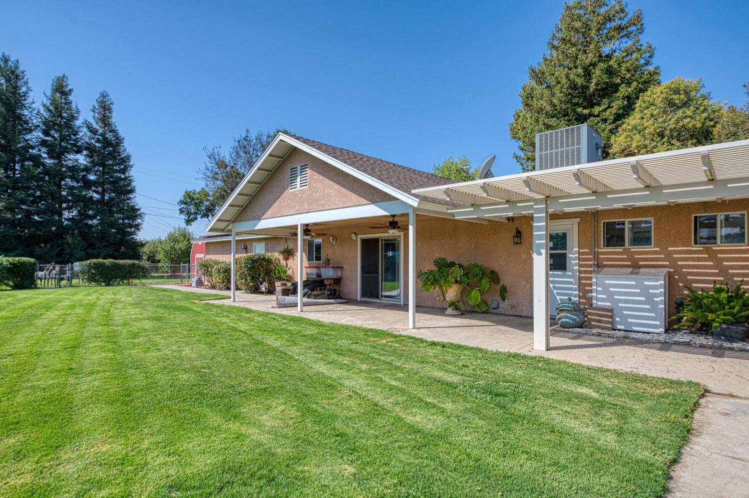 3496 N Academy Ave, Sanger, CA 93657