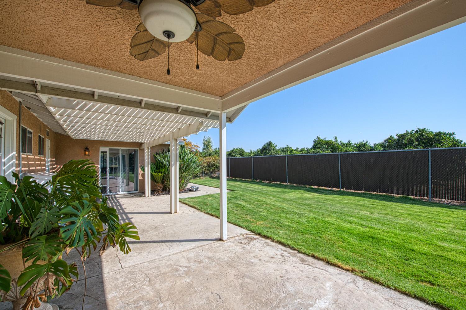 3496 N Academy Ave, Sanger, CA 93657
