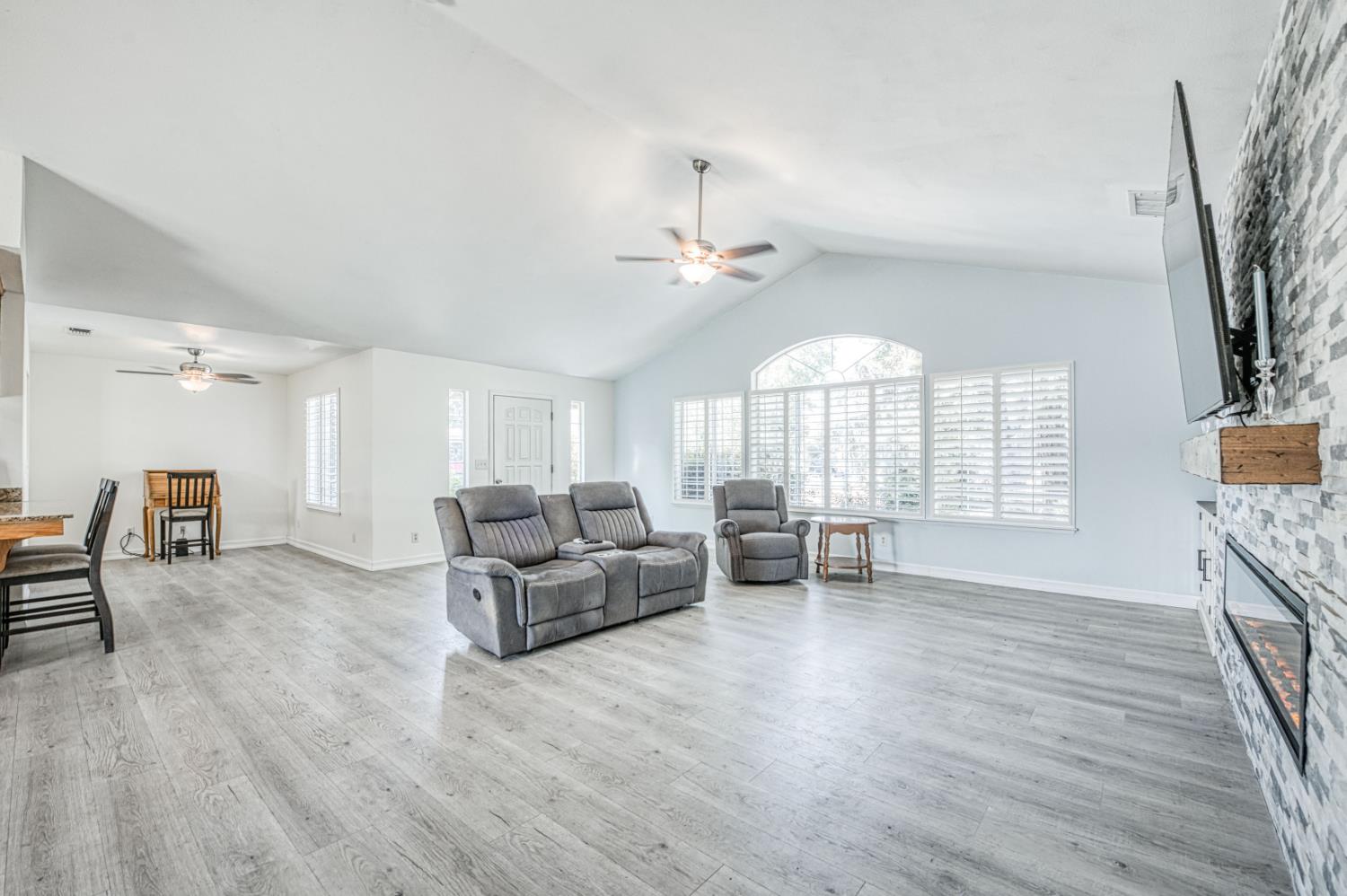 3496 N Academy Ave, Sanger, CA 93657