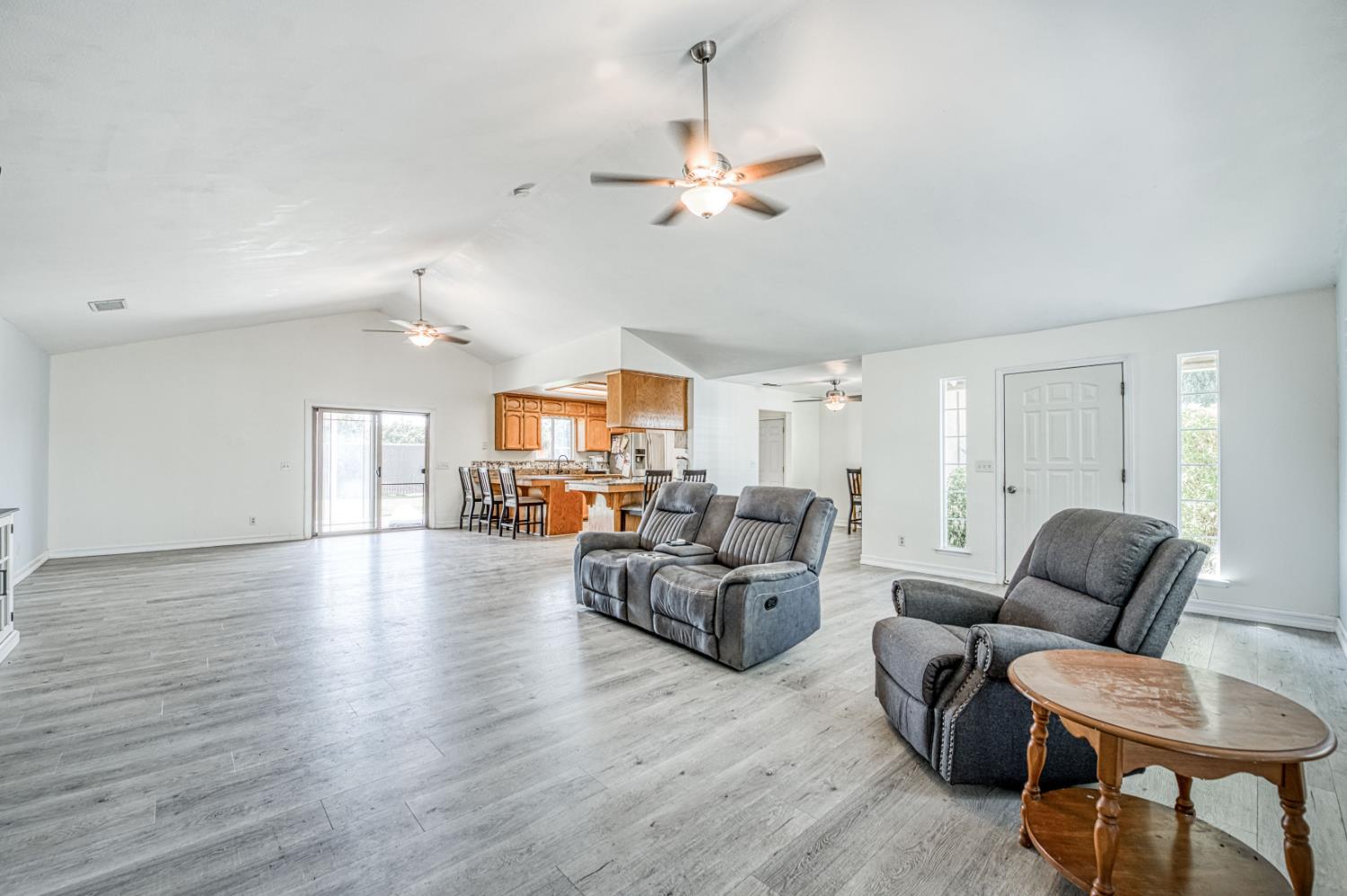 3496 N Academy Ave, Sanger, CA 93657